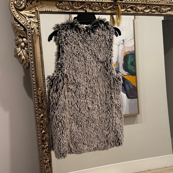 Democracy Black and Gray Faux Fur Vest - Picture 3 of 4